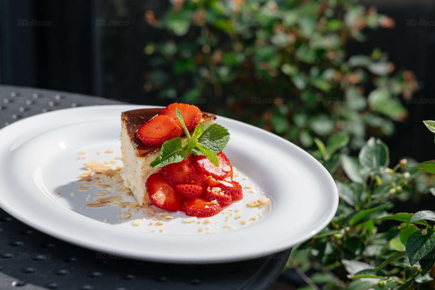 Летние спешлы в Atlas Vin Bistro: вкус сезона в трёх подачах